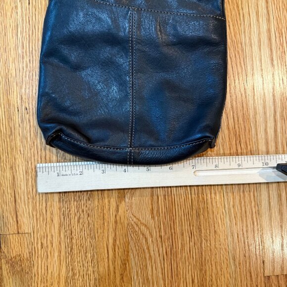 Fossil Black Crossbody Bag Adjustable Strap And Zip Closure - Picture 5 of 10